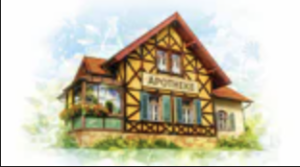 Ein malerisches Fachwerkhaus mit blauen Fensterläden und der Aufschrift „Apotheke“, umgeben von Grün und Blumen unter einem strahlenden, teilweise bewölkten Himmel.