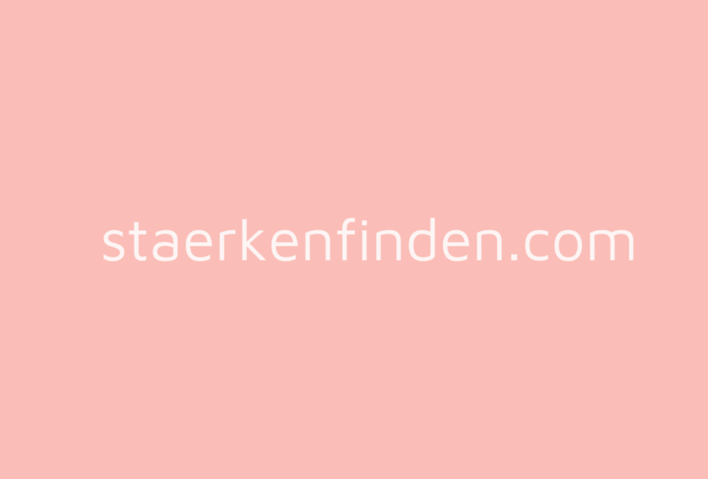 Das Bild zeigt den Text „staerkenfinden.com“ in Weiß auf einem zartrosa Hintergrund.
