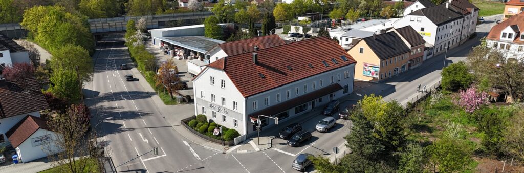 Luftaufnahme des Manghofer-Firmengebäudes in Ampfing