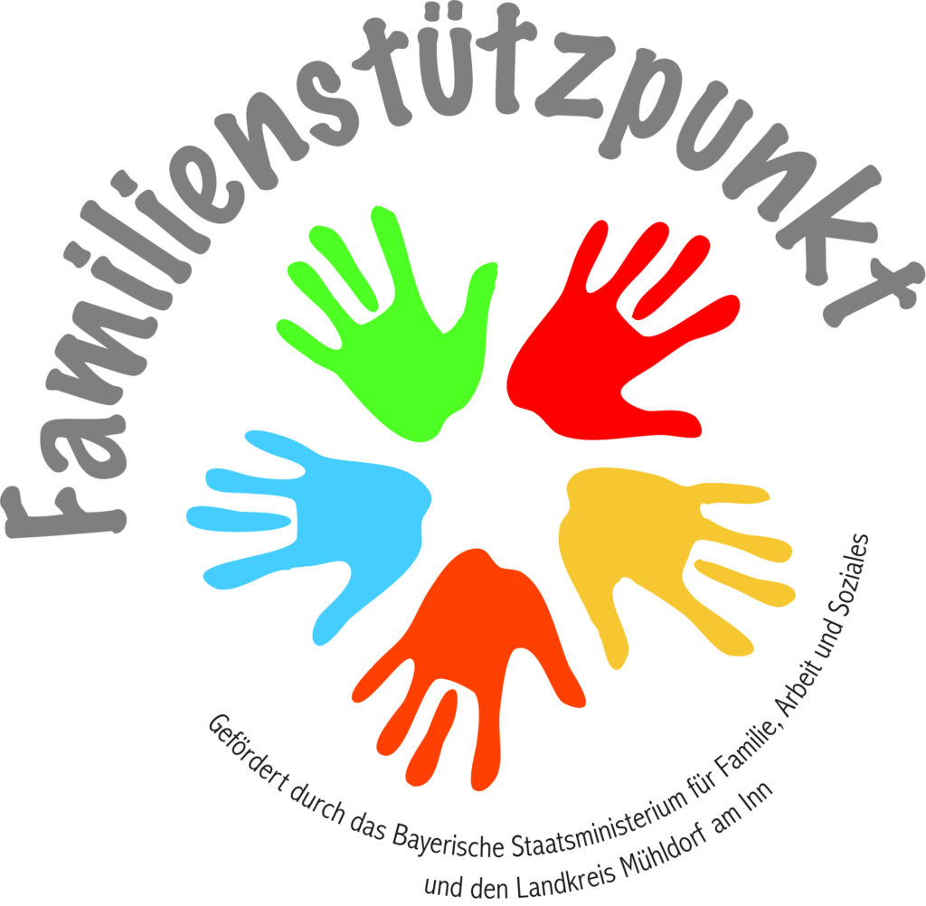 Logo mit dem Wort "Familienstützpunkt" in Grau, umgeben von sechs bunten Handabdrücken (grün, rot, blau, orange), die in einem Kreis angeordnet sind. Darunter geschwungener deutscher Text, in dem das Bayerische Staatsministerium und der Landkreis Mühldorf genannt werden.