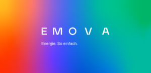 Text „EMOVA“ in fetten weißen Buchstaben auf einem lebendigen Hintergrund mit Farbverlauf von Orange nach Grün. Darunter steht in kleinerem Text „Energie. So einfach.